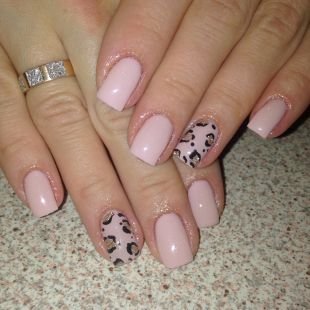 Черный дизайн ногтей, светло-розовый маникюр с леопардовым рисунком