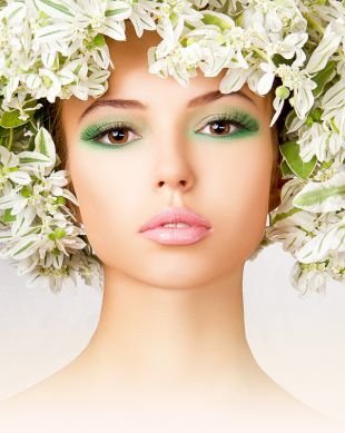 Макияж под зеленое платье, весенний макияж с зелеными тенями